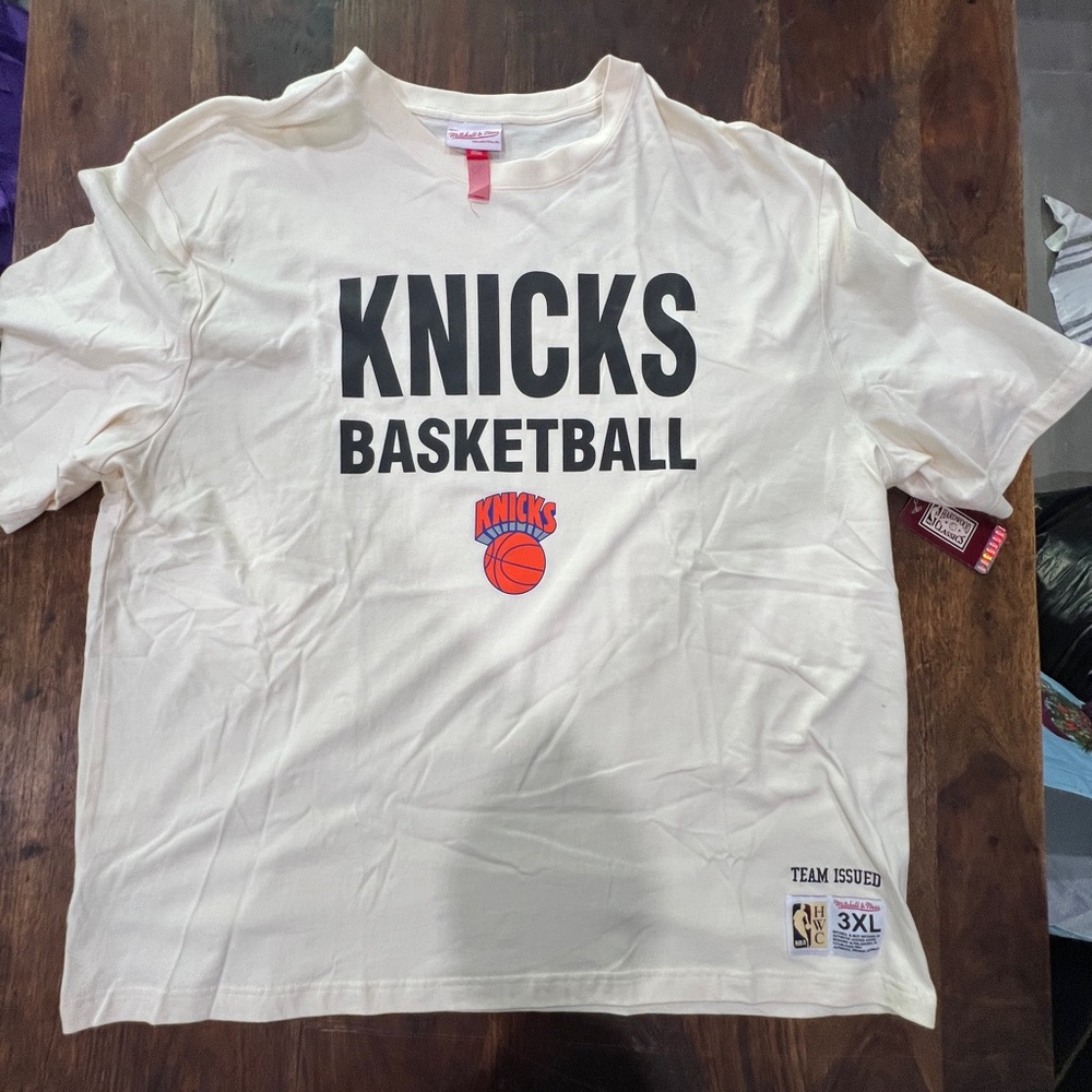 NEW Mitchell & Ness Cream Knicks Basketball Tee
